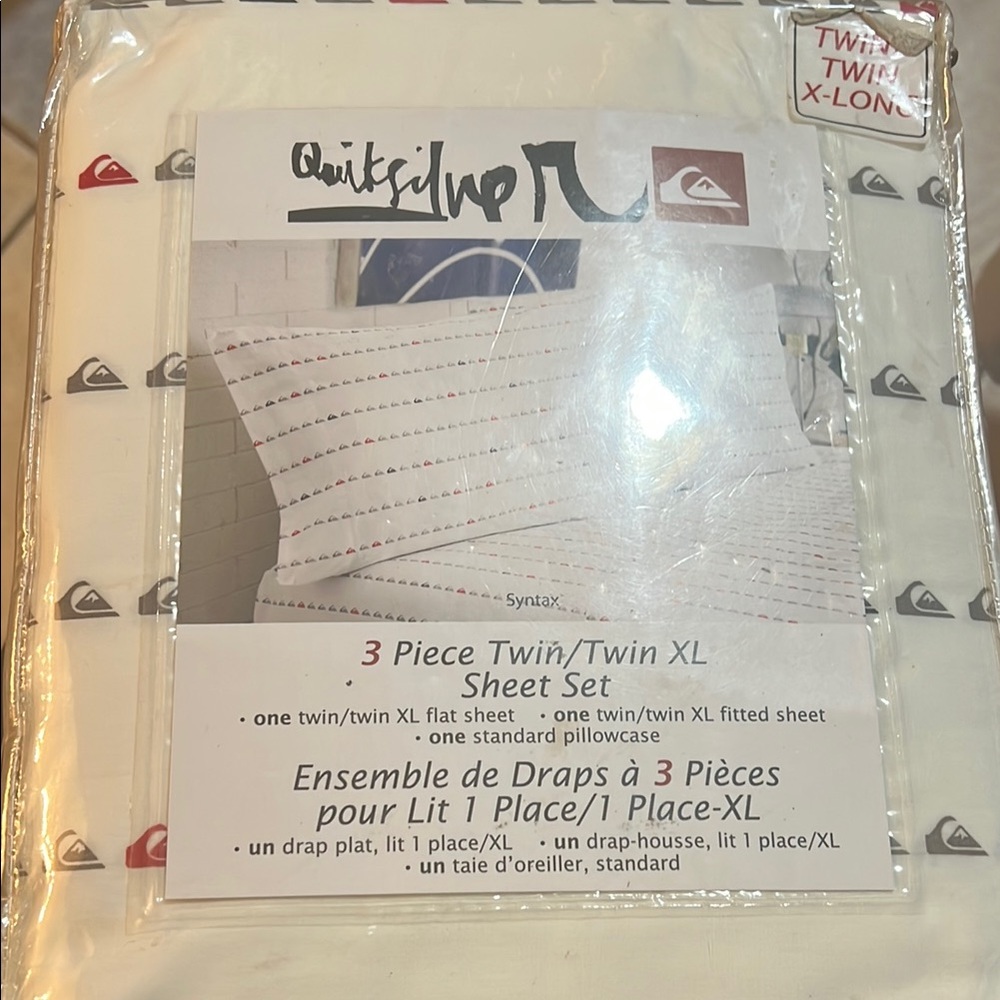 Quiksilver Twin/Twin XL Sheet Set - White and Red